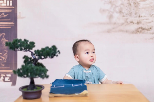 青海五个月宝宝可以站吗 青海五个月宝宝可以站吗